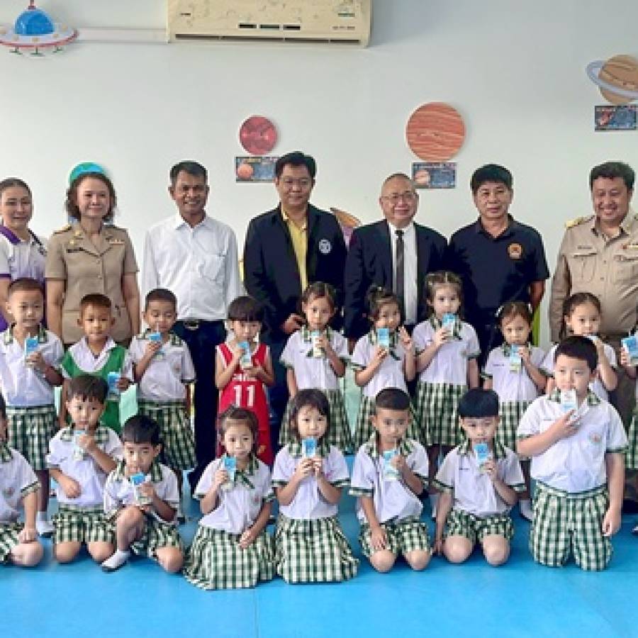 ปศุสัตว์เขต 5 ลงพื้นที่พร้อมรองอธิบดีกรมปศุสัตว์ ติดตามการจัดส่งนมโรงเรียน จ.เชียงใหม่