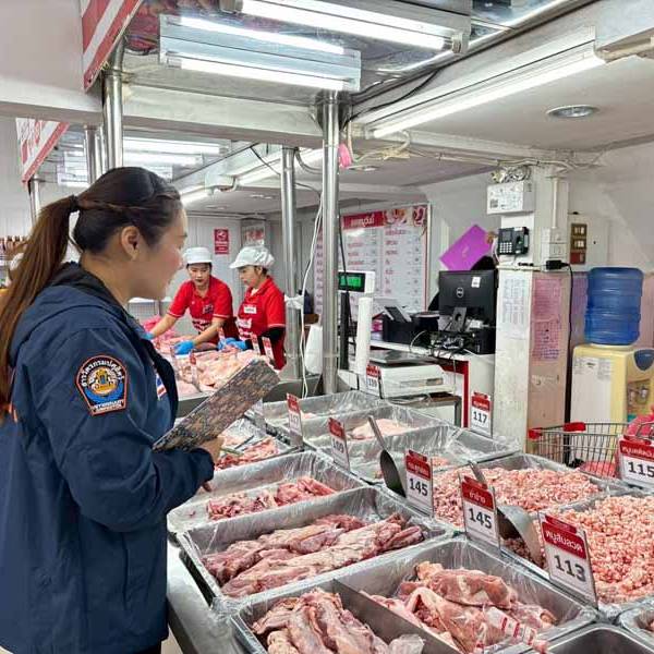 สำนักงานปศุสัตว์จังหวัดลำพูนตรวจติดตามสถานประกอบการที่เข้าร่วมโครงการเนื้อสัตว์ปลอดภัยใส่ใจผู้บริโภค(ปศุสัตว์OK)